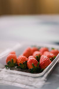 strawberries in white pack thumbnail