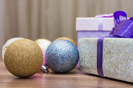 assorted-color bauble lot thumbnail