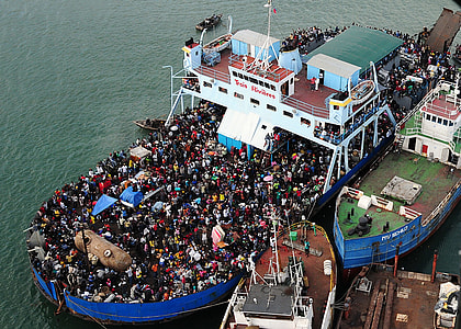 ship full of people thumbnail