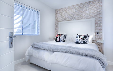 White and Grey Quilt Set thumbnail