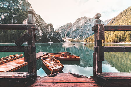 Famous Lago di Braies (Pragser Wildsee) in Italy thumbnail