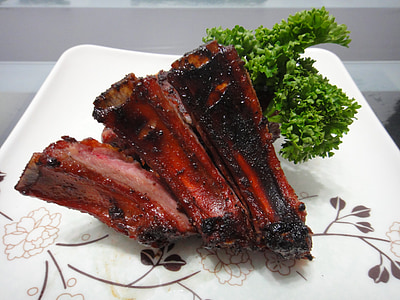 grilled ribs on plate thumbnail