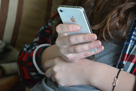 person holding white iPhone 4 thumbnail