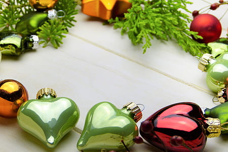green red hearts baubles thumbnail