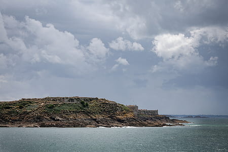 building on island thumbnail