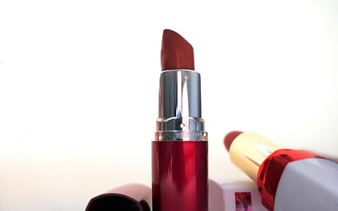 red lipstick thumbnail