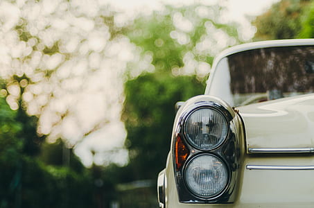 selective focus photo vehicle taillight thumbnail