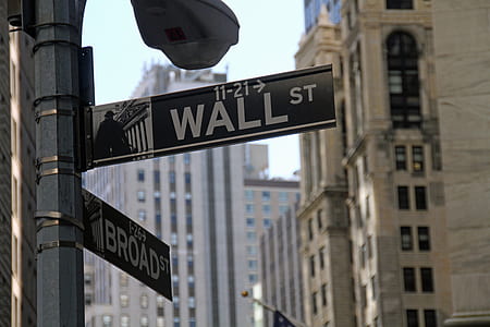 Wall St post in rule of thirds photography during daytime thumbnail
