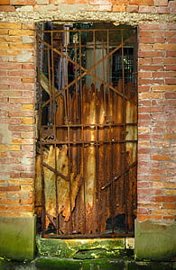 rusty metal gate thumbnail