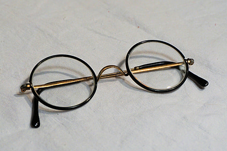 black framed eyeglasses thumbnail