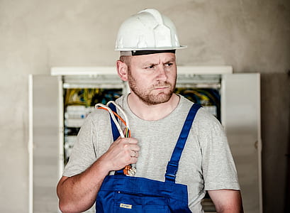 white hard hat thumbnail