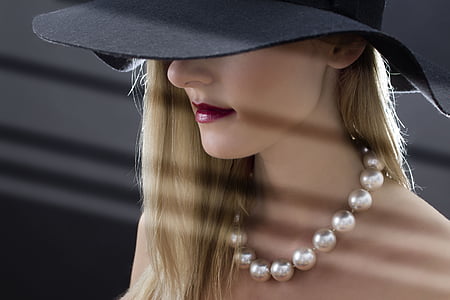 women's white beaded necklace thumbnail