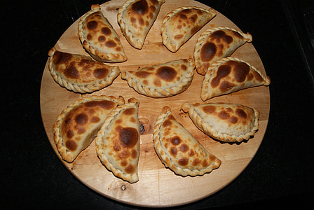 baked empanada thumbnail