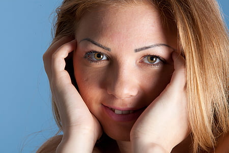 woman with brown hair thumbnail