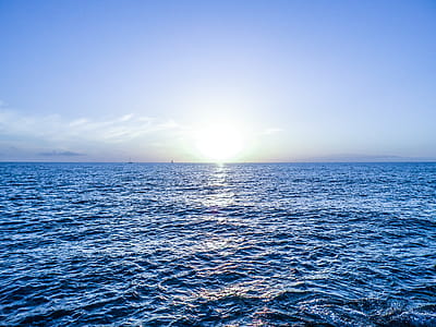 Sea and Sky Horizon Photo thumbnail
