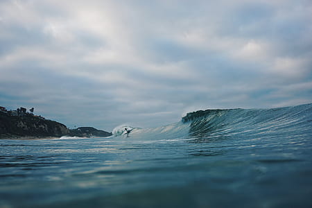 photography of wave thumbnail