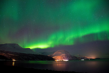 Night shot of the Northern Lights stars in Norway thumbnail