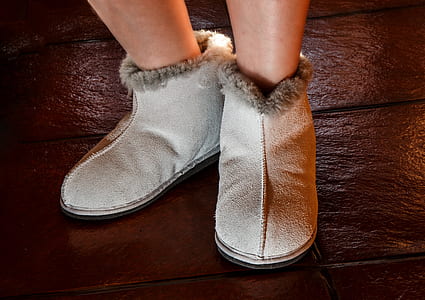 person wearing gray sheepskin boots thumbnail