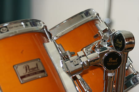 close view of orange Pearl drums thumbnail
