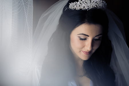 woman wearing white veil thumbnail