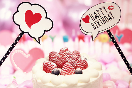strawberry cake wallpaper thumbnail