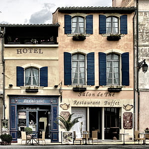 brown and blue Salonde the Restaurant buffet thumbnail