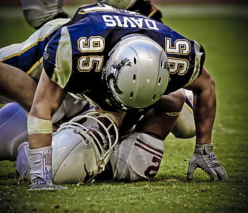 NFL player playing football thumbnail