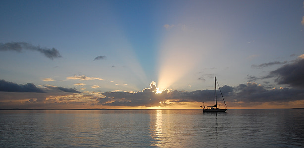 sunlight on sea thumbnail