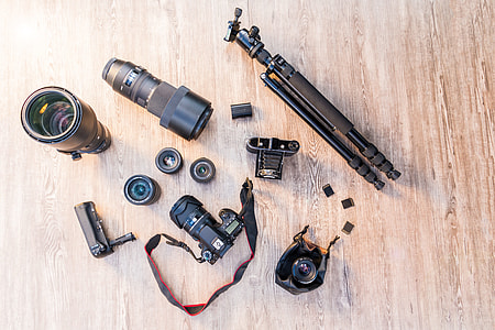 black DSLR camera kit thumbnail
