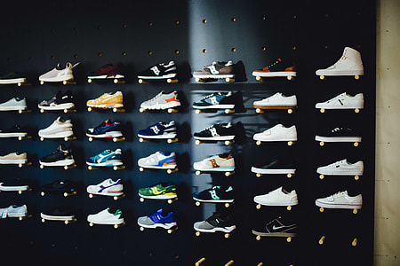 Running shoes store thumbnail