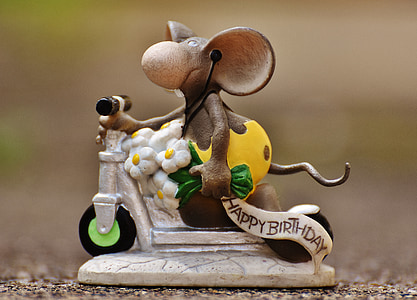 gray rat figurine thumbnail