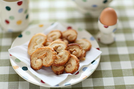 selective focus photography of sliced toasted bread on plate thumbnail