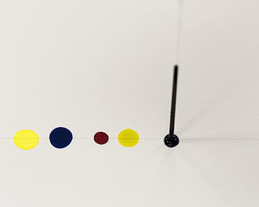 Spotting colored solutions on a thin layer chromatography plate thumbnail