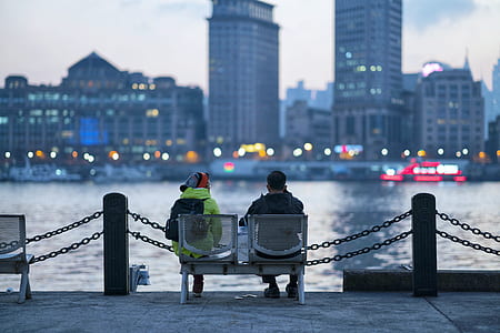 man and woman sitting on bench thumbnail