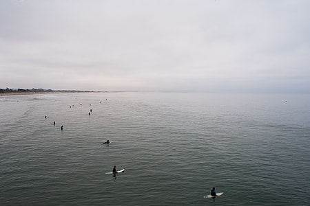 body of water with people on surfboards thumbnail