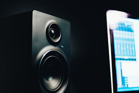 black speaker thumbnail