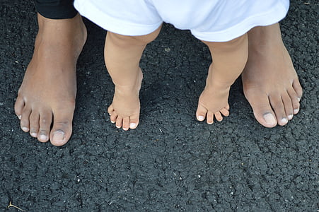 photography of baby wearing bottoms thumbnail