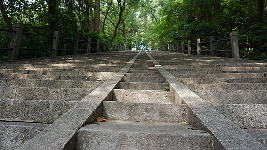 empty staircase thumbnail