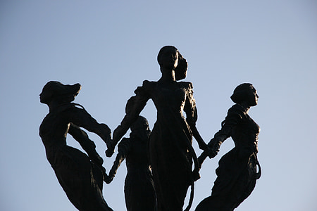 black statue thumbnail