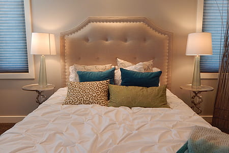 Bedroom with Lamps thumbnail