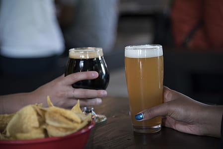 Two People Toasting Glasses thumbnail