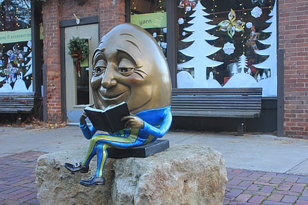 Humpty Dumpty statue thumbnail