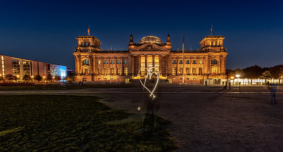 capitol with lights on thumbnail