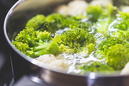 Healthy Dinner: Cooking Broccoli Close Up thumbnail