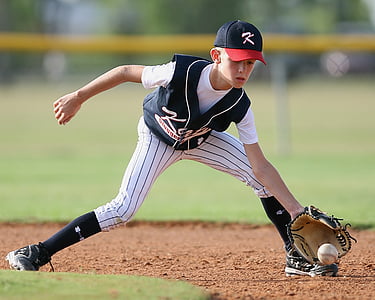 boy playing baseball thumbnail