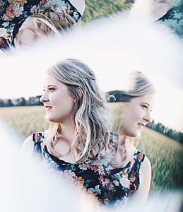 photo of woman in mirror effect thumbnail