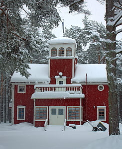 trailer in front of the house with snow thumbnail