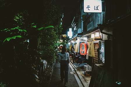woman walking on a alley thumbnail