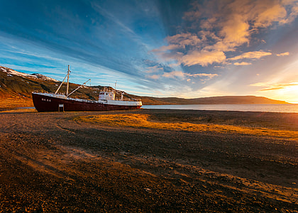 brown and white ship thumbnail