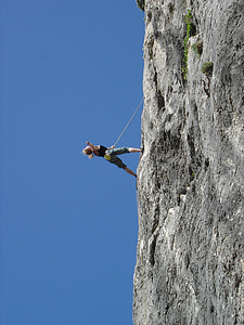 woman doing rock climbing thumbnail